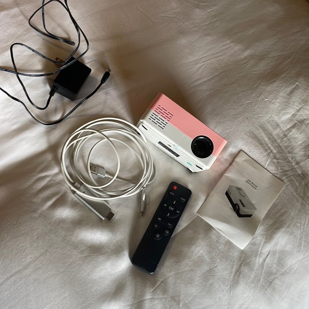 Mini Projector - Remote - Android/Apple connections